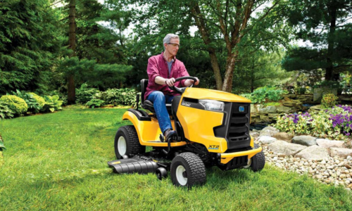 traktors zāles pļaušanai